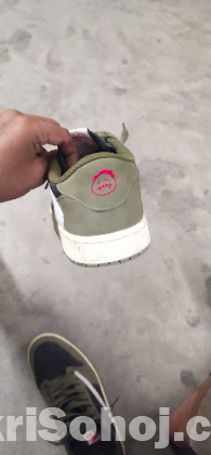 Traviscott black olive